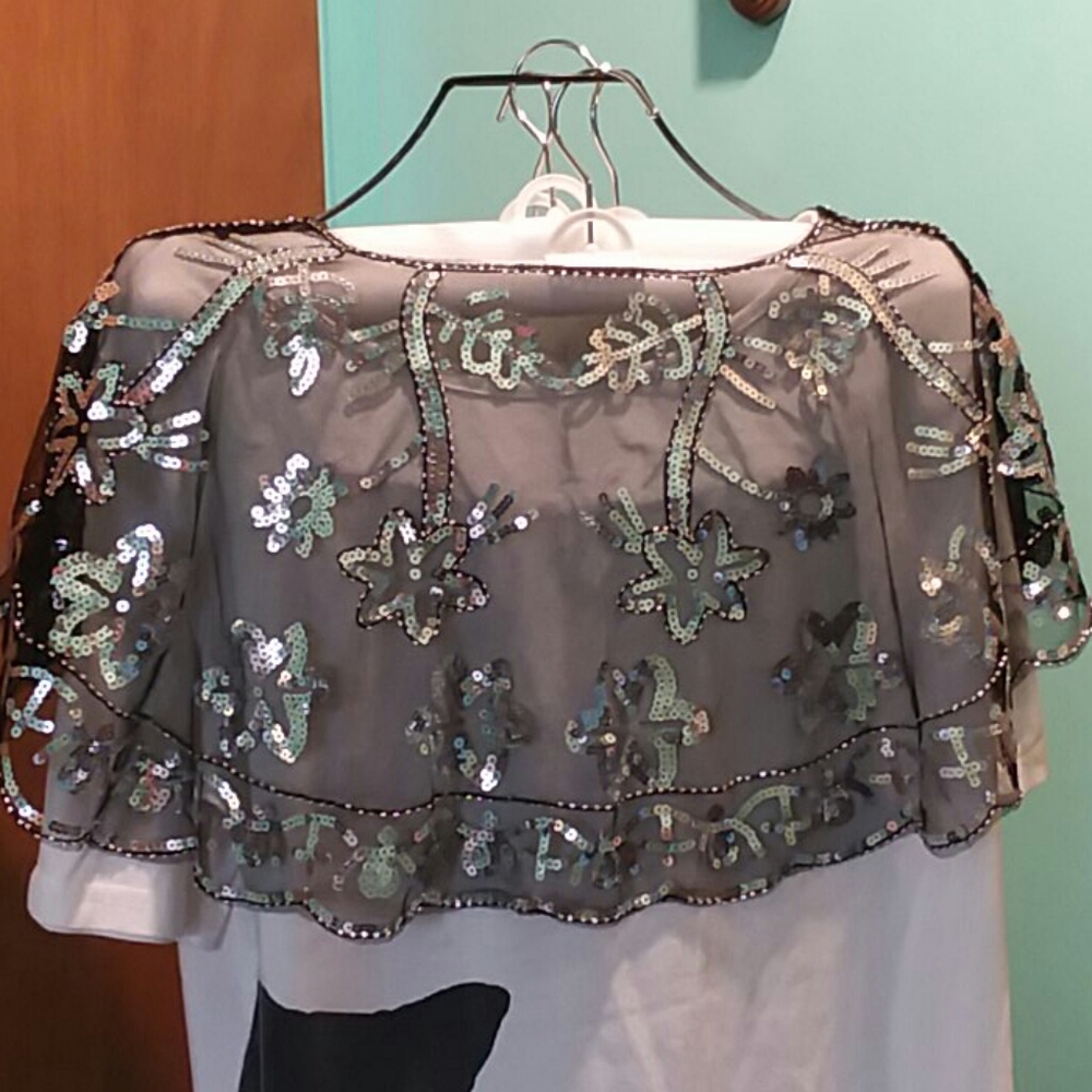 ELEGANT CAPE - Picture 2 of 7